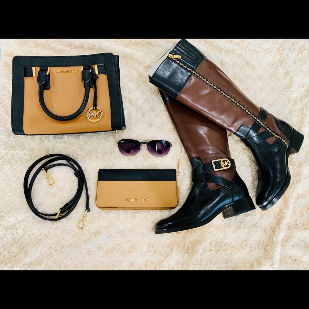 ❤️ Michael Kors purse with matching wallet